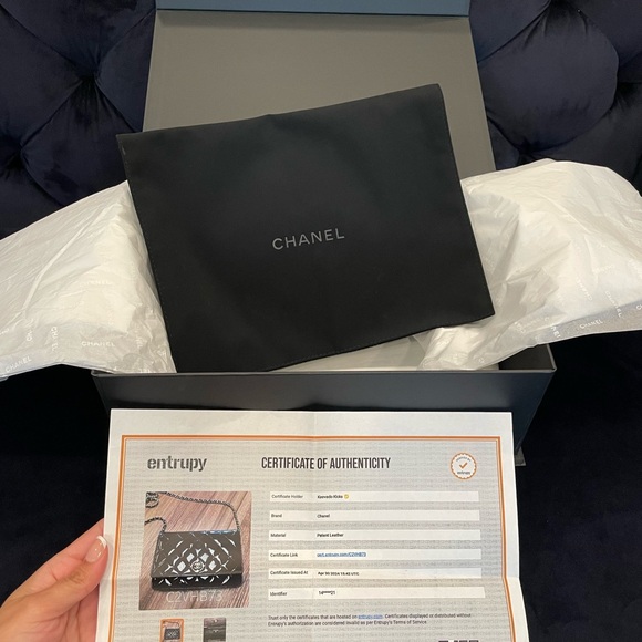 💯 CHANEL
Patent Quilted Wallet On Chain WOC Black - Picture 9 of 11